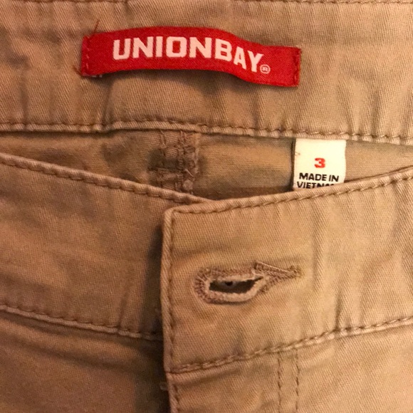 A pair of size 3 Unionbay khaki pants - Picture 2 of 3